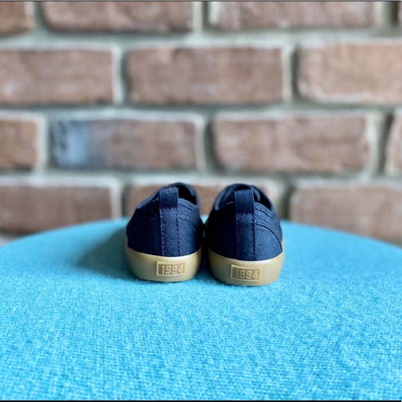 Size 7 Toddler NWOT Old Navy Slip-on Sneakers - Picture 5 of 7